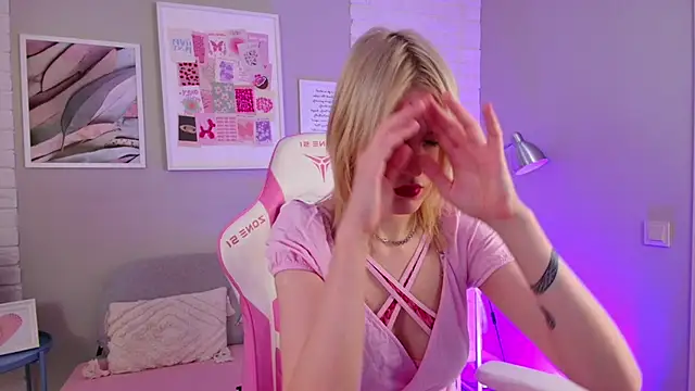 NellieLoyns online show from March 14, 2025, 5:02 pm