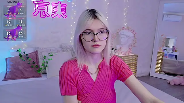 NellieLoyns online show from November 18, 2025, 5:17 pm