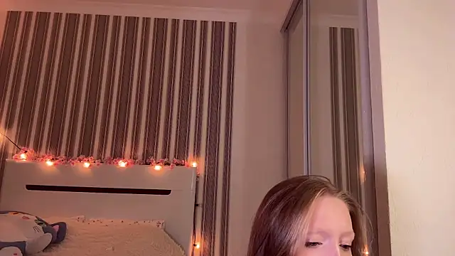 Awwwrora online show from November 17, 2025, 3:51 pm