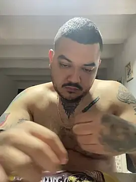 El Titan1998 online show from March 4, 2025, 12:22 pm