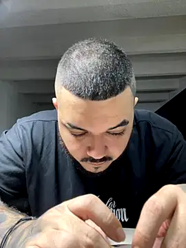 El Titan1998 online show from September 11, 2025, 10:43 pm