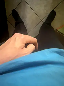 Snapshot of Dvddd chatting on November 5, 2025, 11:32 am Dvddd online show from November 5, 2025, 11:32 am