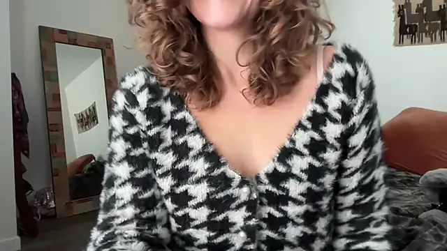 leahsparkles online show from November 24, 2025, 3:01 pm