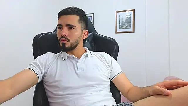 Massimoo 07 online show from February 3, 2025, 10:11 pm