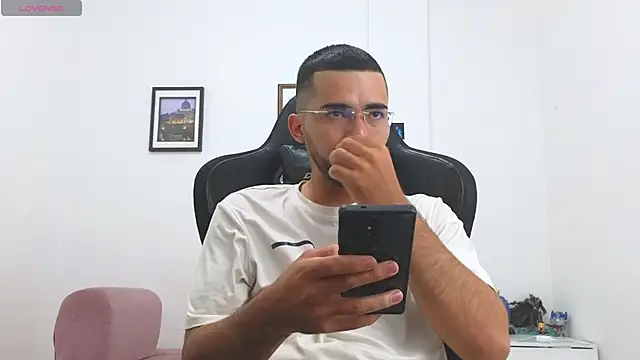 Massimoo 07 online show from January 7, 2026, 4:09 pm