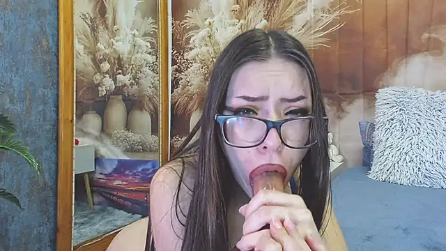 Snapshot of EmaLowe chatting on February 20, 2026, 6:26 am EmaLowe online show from February 20, 2026, 6:26 am