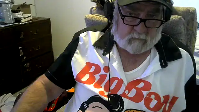 Snapshot of viejo_oso chatting on December 21, 2025, 8:16 pm viejo oso online show from December 21, 2025, 8:16 pm