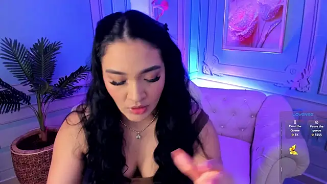 stefany duque1  online show from October 29, 2025, 2:58 am