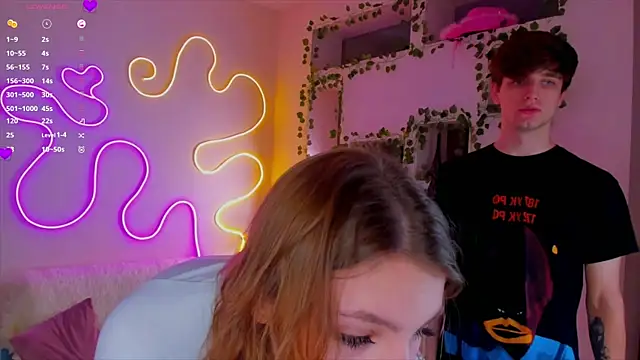 RobertAndLinela online show from December 24, 2024, 7:33 pm