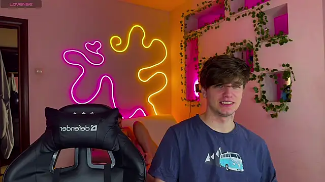 RobertAndLinela online show from February 28, 2025, 10:09 am