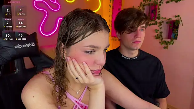 RobertAndLinela online show from March 20, 2025, 6:09 pm