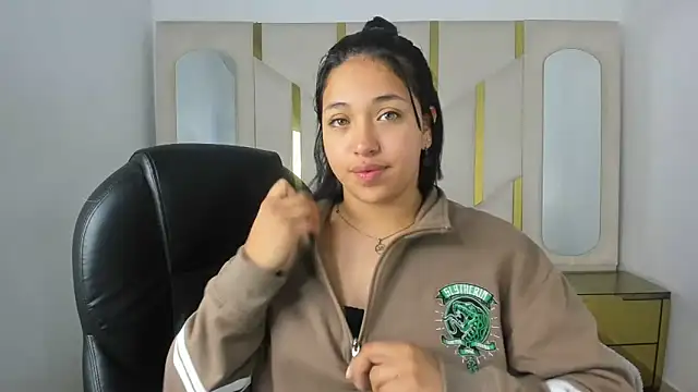 IsabellRodriguez18 online show from October 29, 2025, 3:53 am