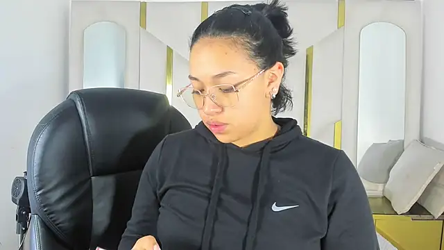 IsabellRodriguez18 online show from November 13, 2025, 3:27 am