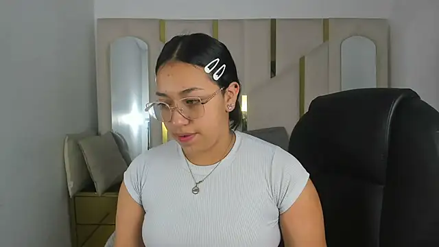 IsabellRodriguez18 online show from November 28, 2025, 2:36 am