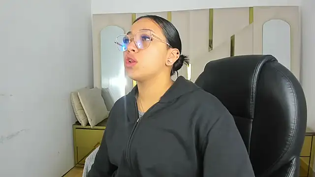 IsabellRodriguez18 online show from November 29, 2025, 3:53 am