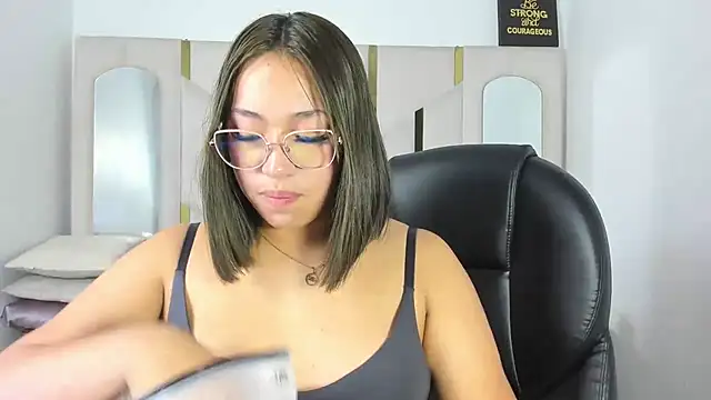 IsabellRodriguez18 online show from February 13, 2026, 3:57 am