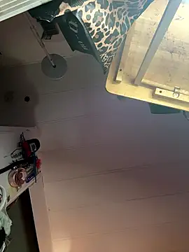 Snapshot of kayNkris chatting on October 12, 2025, 9:52 am kayNkris online show from October 12, 2025, 9:52 am