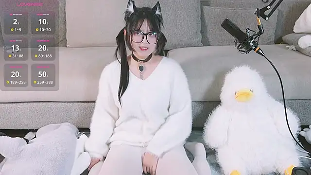 Snapshot of Yu_UwU_ chatting on February 4, 2025, 2:43 pm Yu UwU  online show from February 4, 2025, 2:43 pm