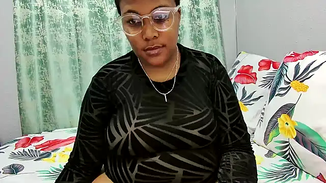 Snapshot of Teassa90 chatting on September 25, 2025, 7:28 pm Teassa90 online show from September 25, 2025, 7:28 pm