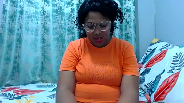 Snapshot of Teassa90 chatting on October 19, 2025, 1:56 pm Teassa90 online show from October 19, 2025, 1:56 pm