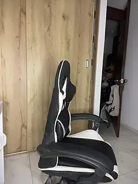 pretty angela1 online show from December 19, 2025, 1:56 am