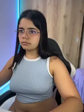 Snapshot of pretty_angela1 chatting on April 23, 2026, 12:29 pm pretty angela1 online show from April 23, 2026, 12:29 pm