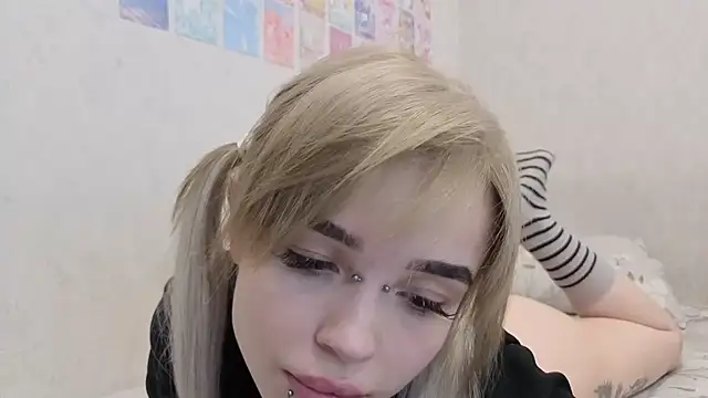 emodreamgirl online show from May 17, 2026, 12:56 pm