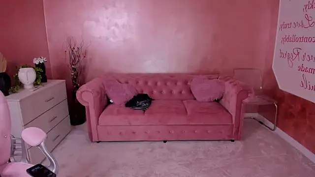 Snapshot of evanew_ chatting on February 12, 2025, 1:19 am evanew online show from February 12, 2025, 1:19 am