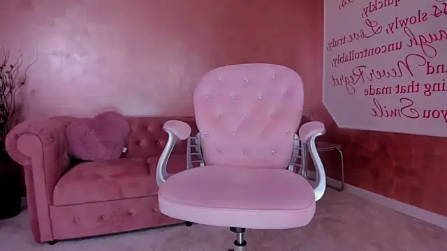 Snapshot of evanew_ chatting on February 14, 2025, 12:09 am evanew online show from February 14, 2025, 12:09 am