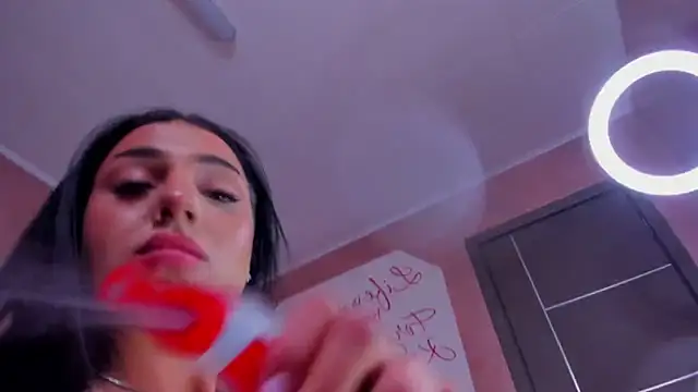 Snapshot of evanew_ chatting on February 16, 2025, 12:19 am evanew online show from February 16, 2025, 12:19 am