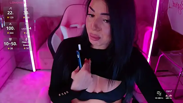 Snapshot of evanew_ chatting on October 15, 2025, 5:35 pm evanew online show from October 15, 2025, 5:35 pm