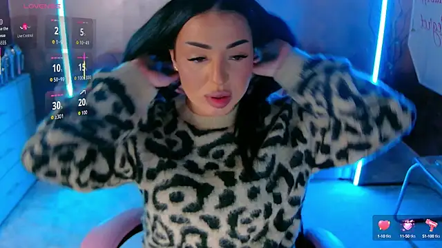 Snapshot of evanew_ chatting on October 21, 2025, 4:30 pm evanew online show from October 21, 2025, 4:30 pm