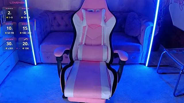 Snapshot of evanew_ chatting on October 24, 2025, 4:58 pm evanew online show from October 24, 2025, 4:58 pm