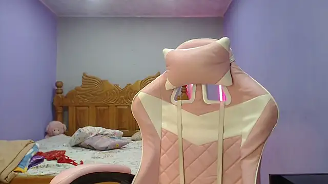 Coral0403 online show from October 8, 2025, 9:12 pm