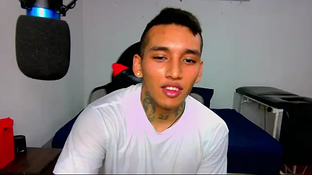 Snapshot of David_Adams2003 chatting on January 10, 2025, 9:42 pm David Adams2003 online show from January 10, 2025, 9:42 pm