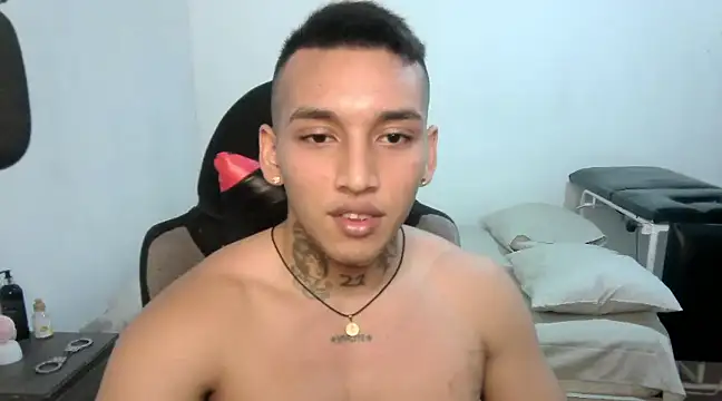 Snapshot of David_Adams2003 chatting on February 6, 2025, 2:04 pm David Adams2003 online show from February 6, 2025, 2:04 pm