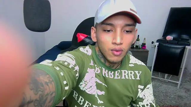 Snapshot of David_Adams2003 chatting on February 27, 2025, 1:49 pm David Adams2003 online show from February 27, 2025, 1:49 pm