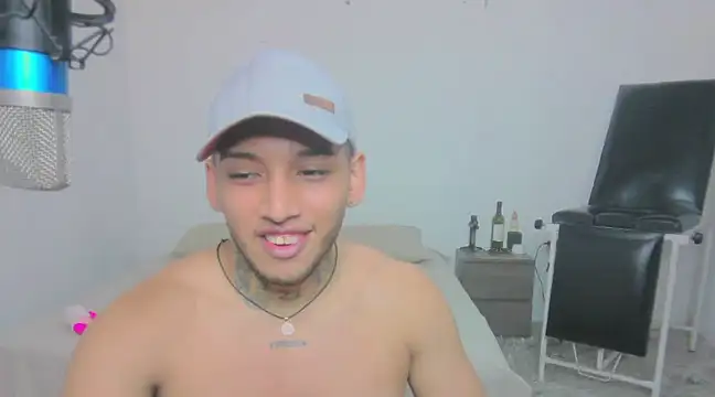 Snapshot of David_Adams2003 chatting on March 6, 2025, 1:24 pm David Adams2003 online show from March 6, 2025, 1:24 pm