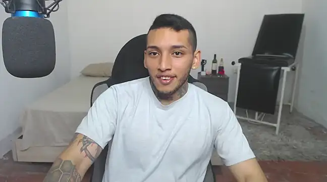 Snapshot of David_Adams2003 chatting on March 10, 2025, 1:43 pm David Adams2003 online show from March 10, 2025, 1:43 pm