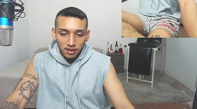 Snapshot of David_Adams2003 chatting on March 14, 2025, 2:41 pm David Adams2003 online show from March 14, 2025, 2:41 pm