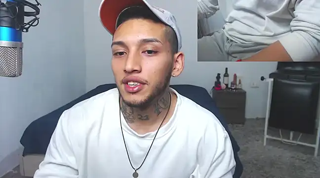 Snapshot of David_Adams2003 chatting on March 18, 2025, 2:26 pm David Adams2003 online show from March 18, 2025, 2:26 pm