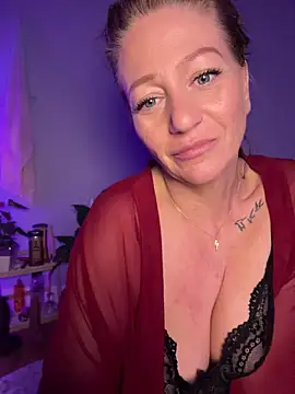 Snapshot of AlessasRoom chatting on April 24, 2026, 7:11 am AlessasRoom online show from April 24, 2026, 7:11 am
