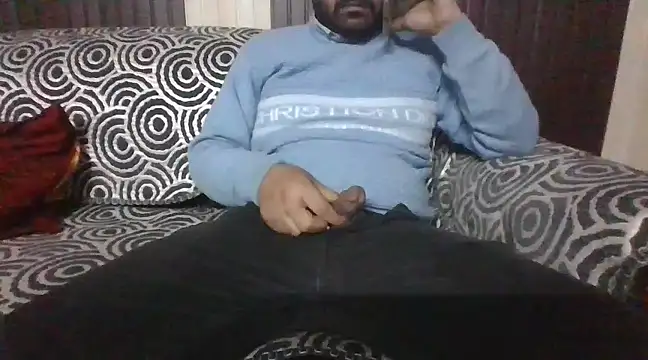 Snapshot of indihotguy chatting on January 15, 2025, 11:21 am indihotguy online show from January 15, 2025, 11:21 am