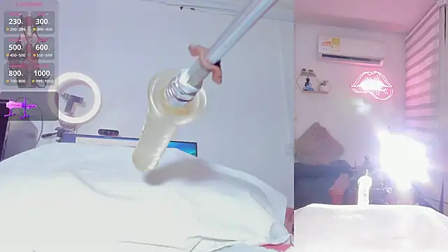 Maria Jones  online show from December 19, 2025, 1:12 am