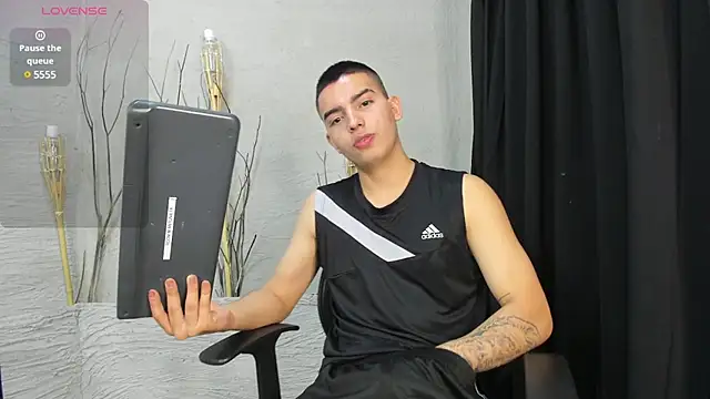 MarcoVitto online show from January 10, 2025, 4:33 am