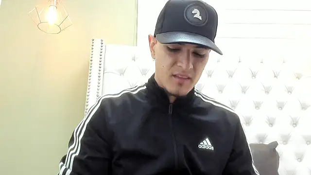 DAVID VICTORIAA online show from September 18, 2025, 1:13 pm