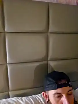 Snapshot of StruggleSnuggles chatting on January 5, 2025, 11:59 am StruggleSnuggles online show from January 5, 2025, 11:59 am