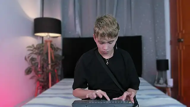 Snapshot of Brian-Ausslos chatting on January 7, 2025, 4:29 am Brian-Ausslos online show from January 7, 2025, 4:29 am