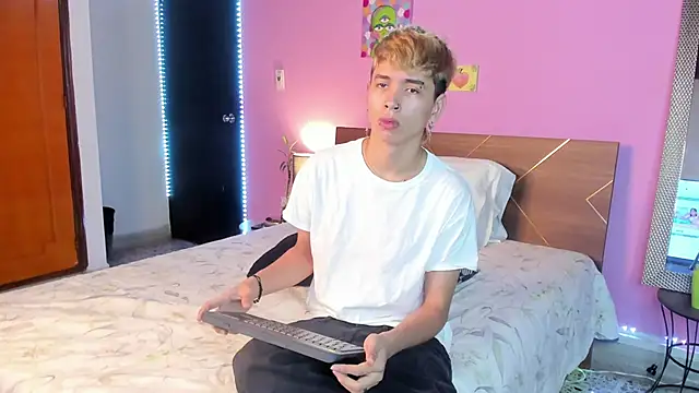 Snapshot of Brian-Ausslos chatting on February 6, 2025, 4:42 am Brian-Ausslos online show from February 6, 2025, 4:42 am