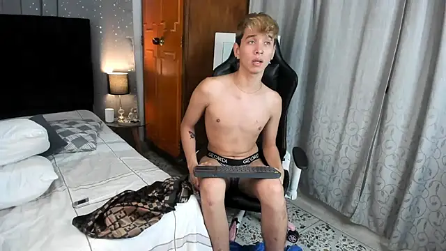 Snapshot of Brian-Ausslos chatting on February 20, 2025, 7:45 am Brian-Ausslos online show from February 20, 2025, 7:45 am